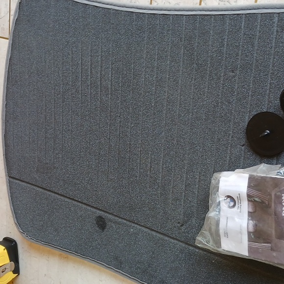 BMW factory floor mat,passenger side only,oyster gray,2004 325ci,New fastners - Picture 7 of 13